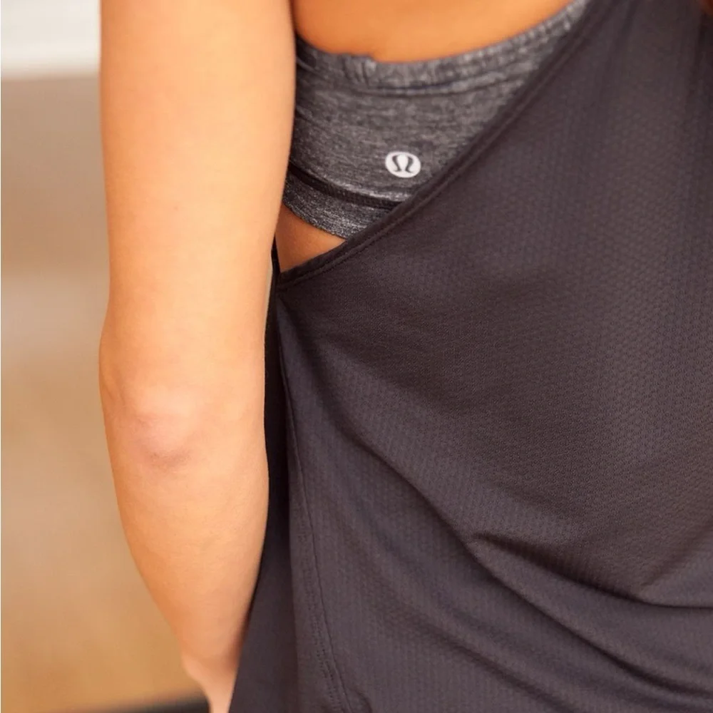 Lululemon No Limit Tank Charcoal Striped Medium Size 6 Bust Lining Loose - Picture 4 of 15